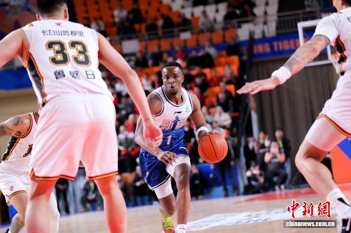 新疆男篮主场不敌吉林遭双杀 新援首秀表现亮眼