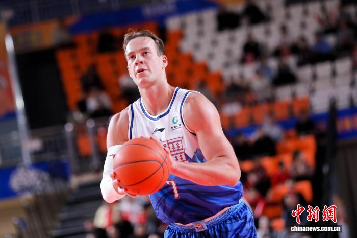 新疆男篮主场不敌吉林遭双杀 新援首秀表现亮眼