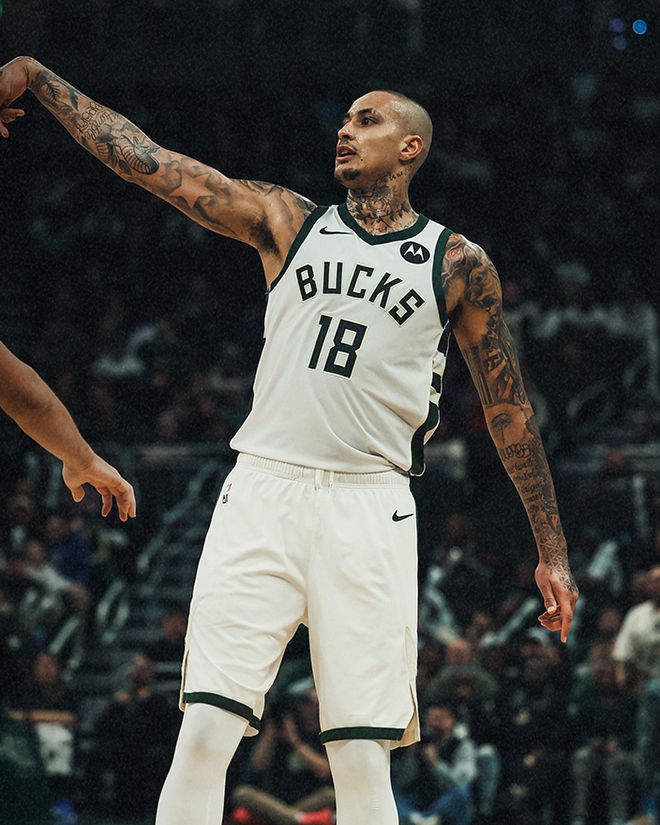 杰伦约翰逊率老鹰大胜雄鹿 九连胜锁定附加赛席