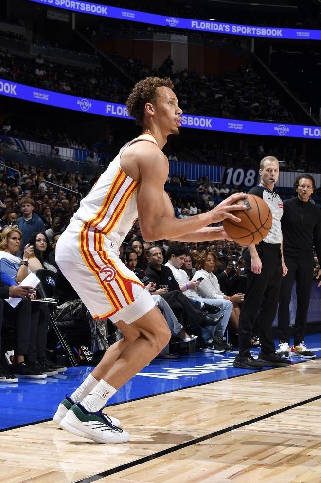 老鹰团队攻势碾压魔术 小瓦格纳复出难改颓势