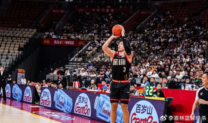 贺希宁爆发砍31分助深圳男篮五连胜 领跑积分榜